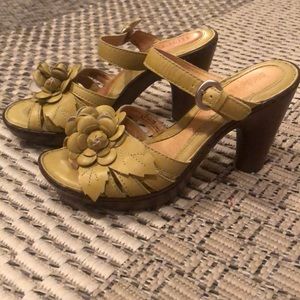 BORN lime green heels, Size 7